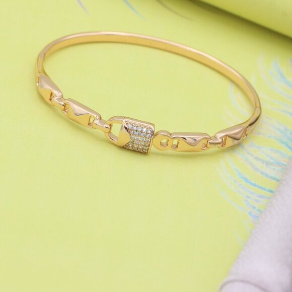 Elegant Rose Gold Bangle with Textured Links and Diamond Accents, XPBL0457 - Picture 4 of 12